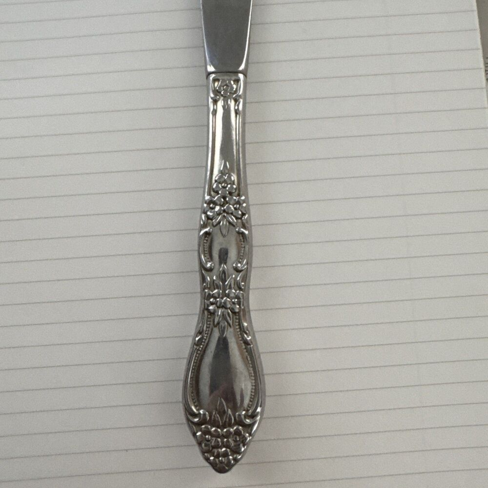4 Vintage Oneida Dinner/Butter Knives 1977 Huntington Wm A Rogers Stainless